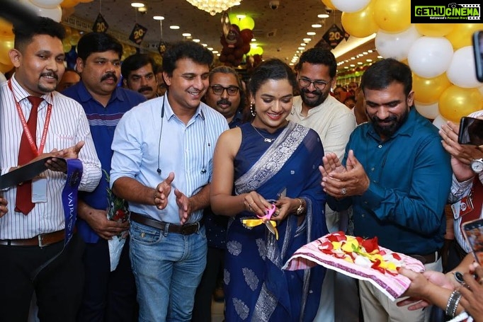 Mareena Michael Kurisingal Instagram - inaugrated chemmanur international jewellery ottapalam vajra diamond exibition nd gold fest conducted for their 20th anvrsry celebration saree @meadow_by_priyanka #chemmanur #chemmanurjewellers