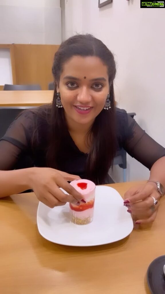 Mareena Michael Kurisingal Instagram - I hv no idea since when i obsessed wit this berry up thng that u hav made jus for us dea @fruit_bae 🥰❤️❤️ xoxo #reelsinstagram #trending #malayalamsongs