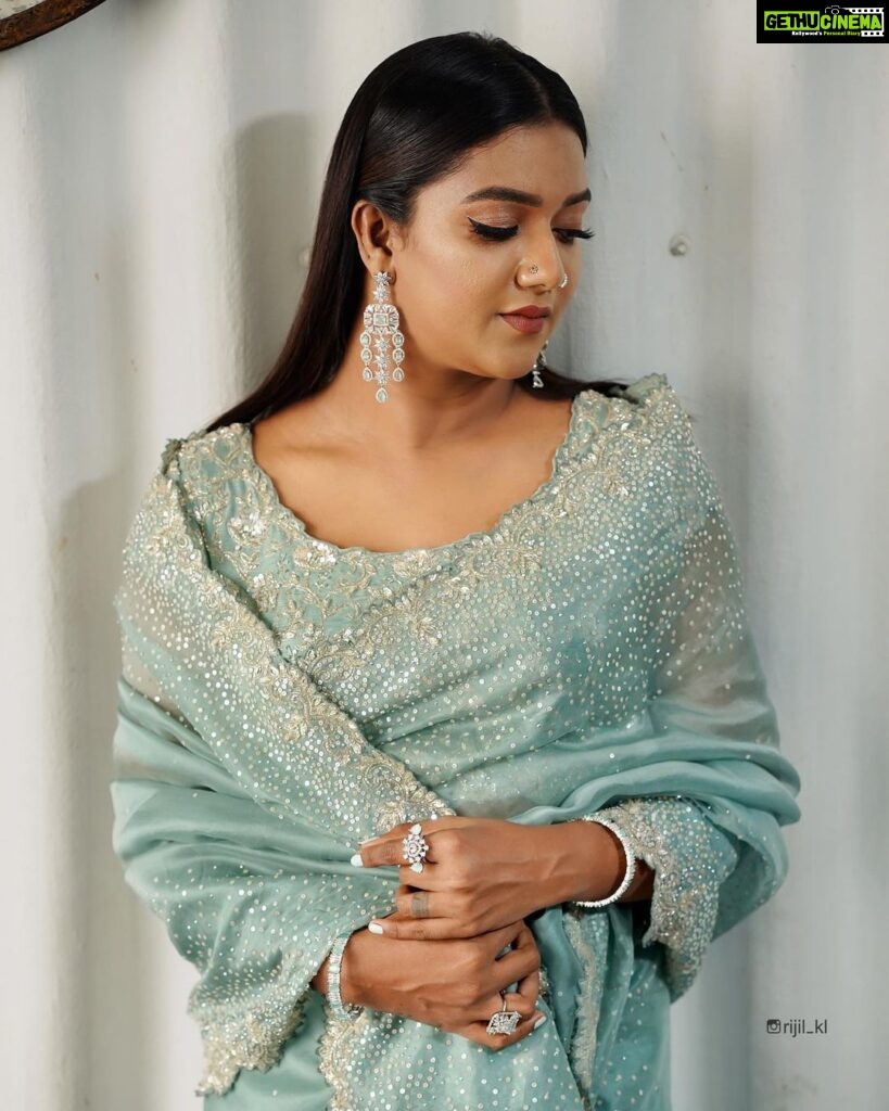 Mareena Michael Kurisingal Instagram - Photography @rijil_kl Saree @mahekdesigns Styling @ashi_ashz Make up @azhak.makeover
