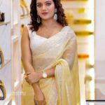 Mareena Michael Kurisingal Instagram - ☀️🌻🌼 saree @thehanger.boutique makeup @nashash_makeover photography @jithuanarkali
