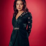 Mareena Michael Kurisingal Instagram - Its beginning to look a lot like christmas.... photography @iamsreejithsnair make up nd hair @ashif_marakkar costume @mihaara studio @maxxocreative special tnx @huwais.majeed
