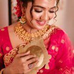 Mareena Michael Kurisingal Instagram - Take a walk on the bride side❤️ make up and styling @ashif_marakkar photography @_psychofotographer_ costume @kanakadara_ jewellery @anokhi_priyakishore location @voye_homes #bidereels #trending #actress #mallu #malayalam #telugu #telugucinema #teluguactress
