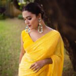 Mareena Michael Kurisingal Instagram - Gorgeous @mareenamichaelkurisingal all set to rock the party😍✨ I’ve given her a soft glam look , a brown smokey eye and feathered bronzed cheeks to merge with the saree and a nude brown lips , isn’t she looking ethereal 😍✨ This Beautiful yellow sequence saree from @globe_collectionss is giving her whole party mood 😍, paired with statement earrings from @thinkal__fashionbay 🥰 This mesmerising photo captured by dear friend @_psychofotographer_ , you made her sparkle 😍 Styling and makeup by yours truthfully 🙈✨ Location : @voye_homes thank you for the amazing service ✨ #mareenamichaelkurisingal #ashifmarakkar #mollywoodstyle #celebritystyle #ashifmarakkarmakeup #yellow #partylook Kochi, India