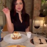 Maryam Zakaria Instagram - “Dessert is like a hug that lasts longer” . . #dessert #dessertlover #qoutesoftheday #reelitfeelit