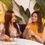 Maryam Zakaria Instagram - Eat 😂🤤 . . #foodie #friends #funnyreels #foodiegram