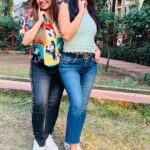 Maryam Zakaria Instagram - Katto Gileharis 🤗♥️ choreographed by our favourite @arvindchoreographer ⭐️😘 #trendingreels #reelsinstagram #dancingreels #friendshipgoals #kattogilehri