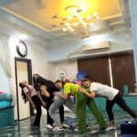 Maryam Zakaria Instagram - Dance rehearsals is on for my upcoming show 🔥 . . #dancerehersals #dance #performance #reelitfeelit