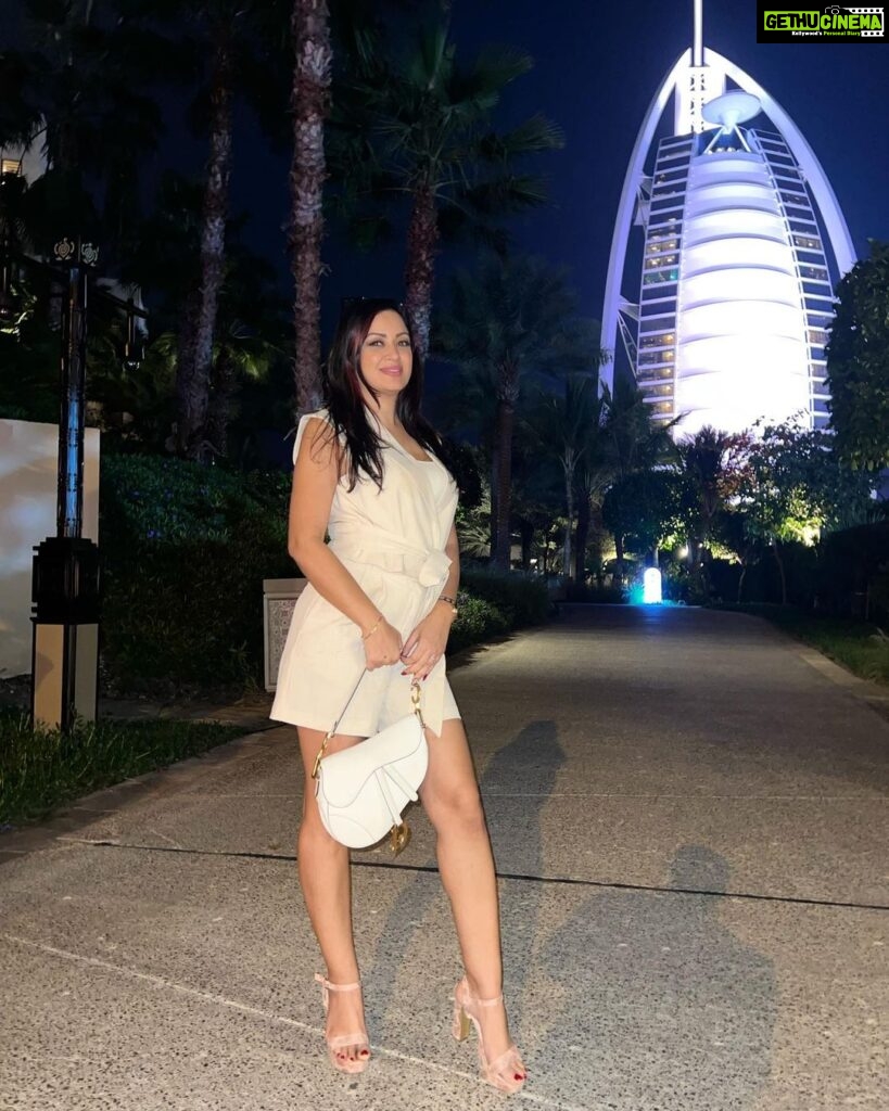 Maryam Zakaria Instagram - Take me back 😘🔥#dubai Dubai, United Arab Emirates
