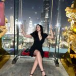 Maryam Zakaria Instagram - My favourite place for 📸 🔥 . . #dubai #traveldiaries #celavi #beautifulplace #blackdress #fashionstyle #glam CeLaVi