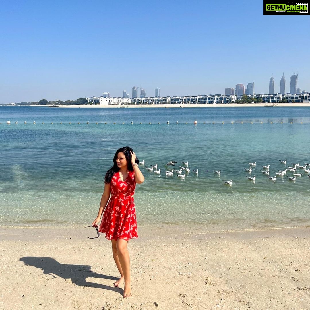 Maryam Zakaria Instagram - I like the view 😍 . . #traveldiaries #travelphotography #dubai #beach Club Vista Mare