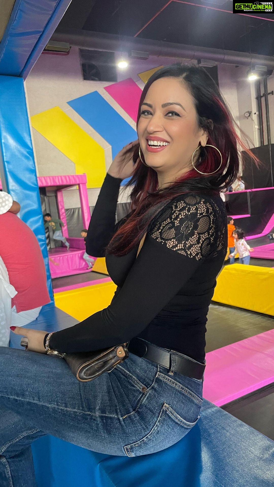 Maryam Zakaria Instagram - No matter where life takes me, Find me with a smile 😀 . . #qoutes #sundayvibes #smile Bounce India