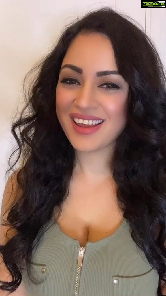 Maryam Zakaria Instagram - Found this in my draft, why didn’t I posted this 🤷🏻‍♀️ . . #yatabtab #arabicsong #expression #instagramreels