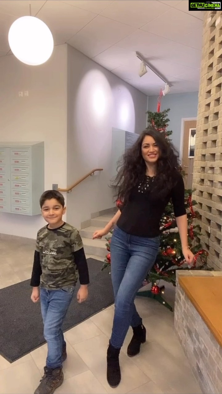 Maryam Zakaria Instagram - Reposting this as it’s trending again. Aryan was 5 years old here how time flies 🥹 . . #dontrush #trendingreels #motherandson