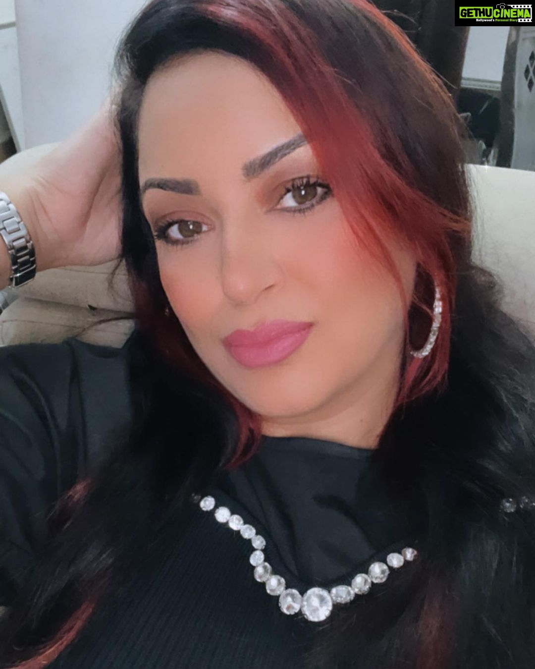 Maryam Zakaria Instagram - Happy Sunday ❤️ . . #selfie #sunday