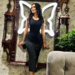 Maryam Zakaria Instagram - I’m the typa girl 😉🖤🔥 Dress - @bebe Bag - @chanelofficial #ootd #womenfashion #saturdayoutfit #outfitinspo #reelitfeelit #blackdress #glamlook