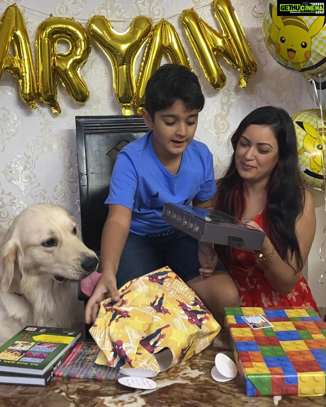 Maryam Zakaria Instagram - Thank you everyone for all the birthday wishes for Aryan & Rocky ❤️ #birthdaycelebration #myboys #goldenretriever #parentgoals