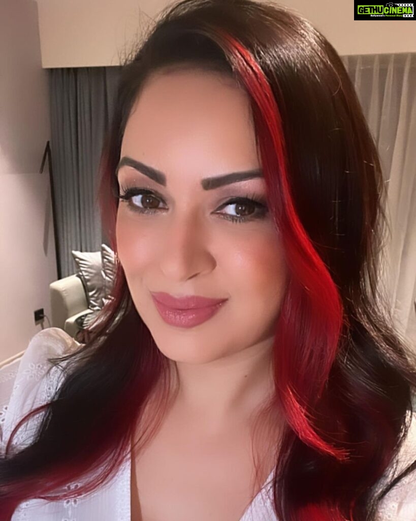 Maryam Zakaria Instagram - I am into red nowadays ❤ #selfie #redhighlights #hairstyle