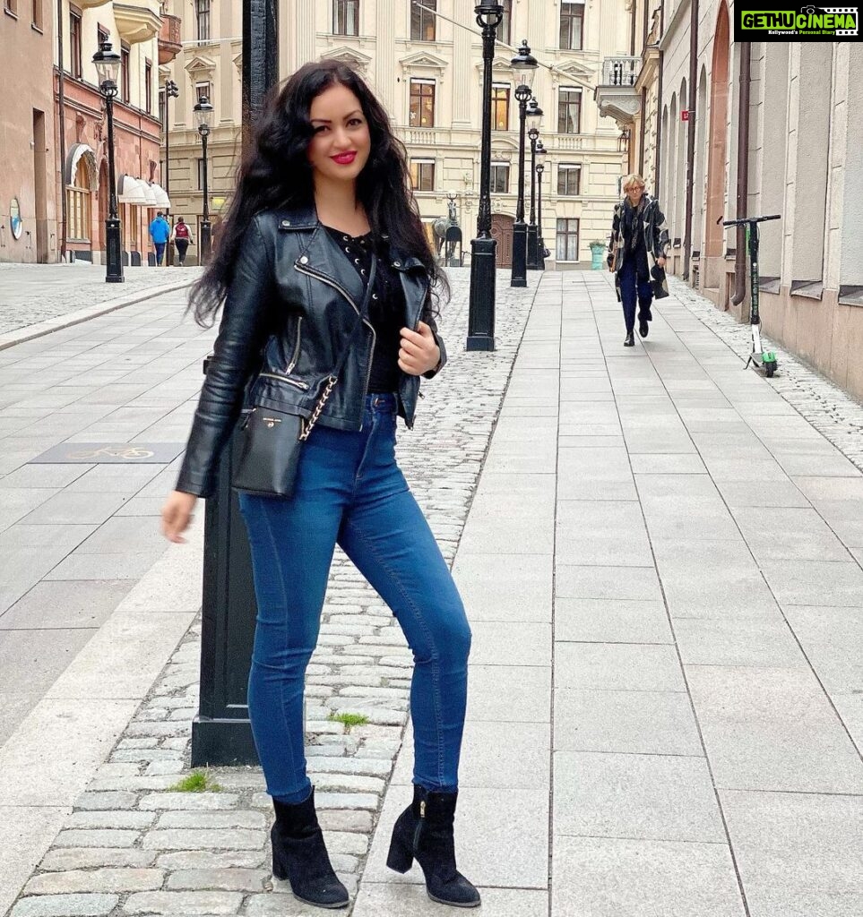 Maryam Zakaria Instagram - Miss you Stockholm ❤️#throwbackthursday #sweden #stockhom #fashionista Stockholm, Sweden