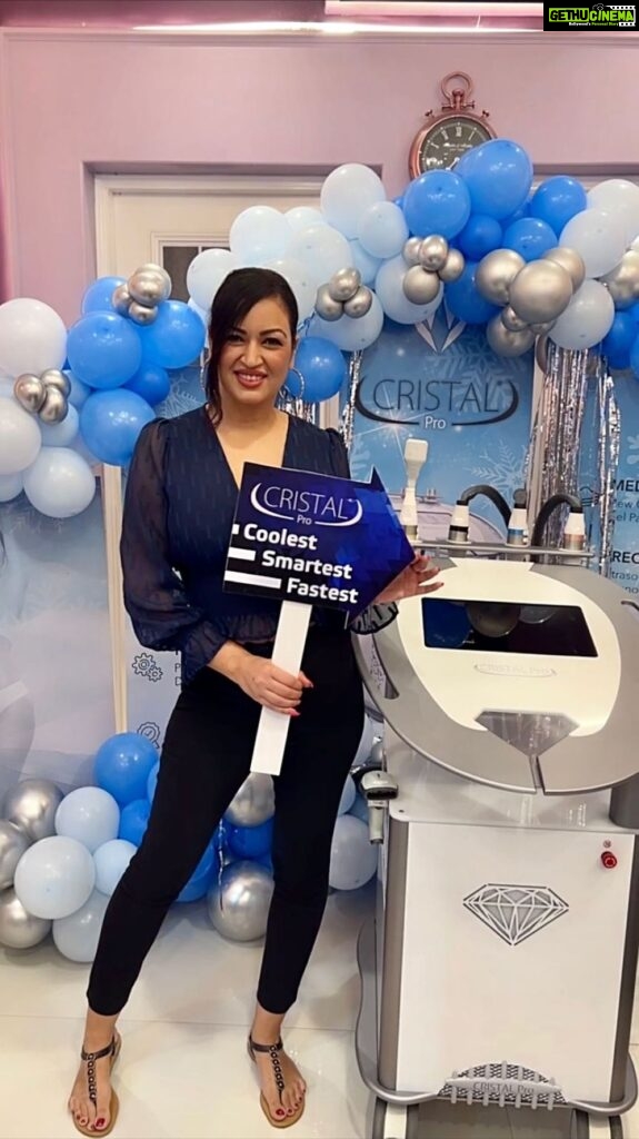 Maryam Zakaria Instagram - Finally the new fat freezing machine Cristalpro launches at @clinicmetamorphosis and it’s first in Mumbai. Thank you so much dear @vahbz for inviting me for this amazing event you are fabulous host as always ❤️ . . #christalpro #fatfreezing #beautyclinic #reelitfeelit #dermatologist