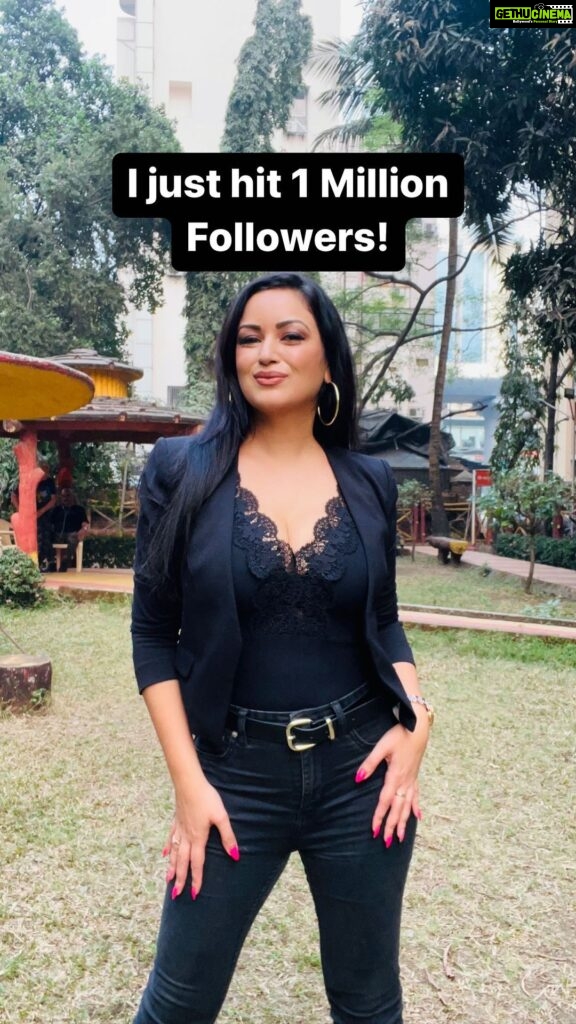 Maryam Zakaria Instagram - Thanks to you guys I just hit 1 Million Followers😁 I am so blessed to have you all following and supporting me. Thank you so much this means a lot to me❤️ I promise to create more fun content and entertaining you guys as long as I can. My advice to you all is to believe in yourself, keep going and never give up. Lots of love and blessings to my insta family ❤️❤️❤️🙏 . . #1millionfollowers #instagram #reelitfeelit #maryamzakaria #explore #funnyvideos