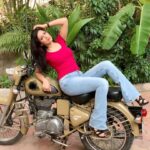 Maryam Zakaria Instagram - Dreams don’t have expiration dates, keep going ❤️ . . #dreambig #qoutesoftheday #throwbackthursday #bikegirl #photoshoot