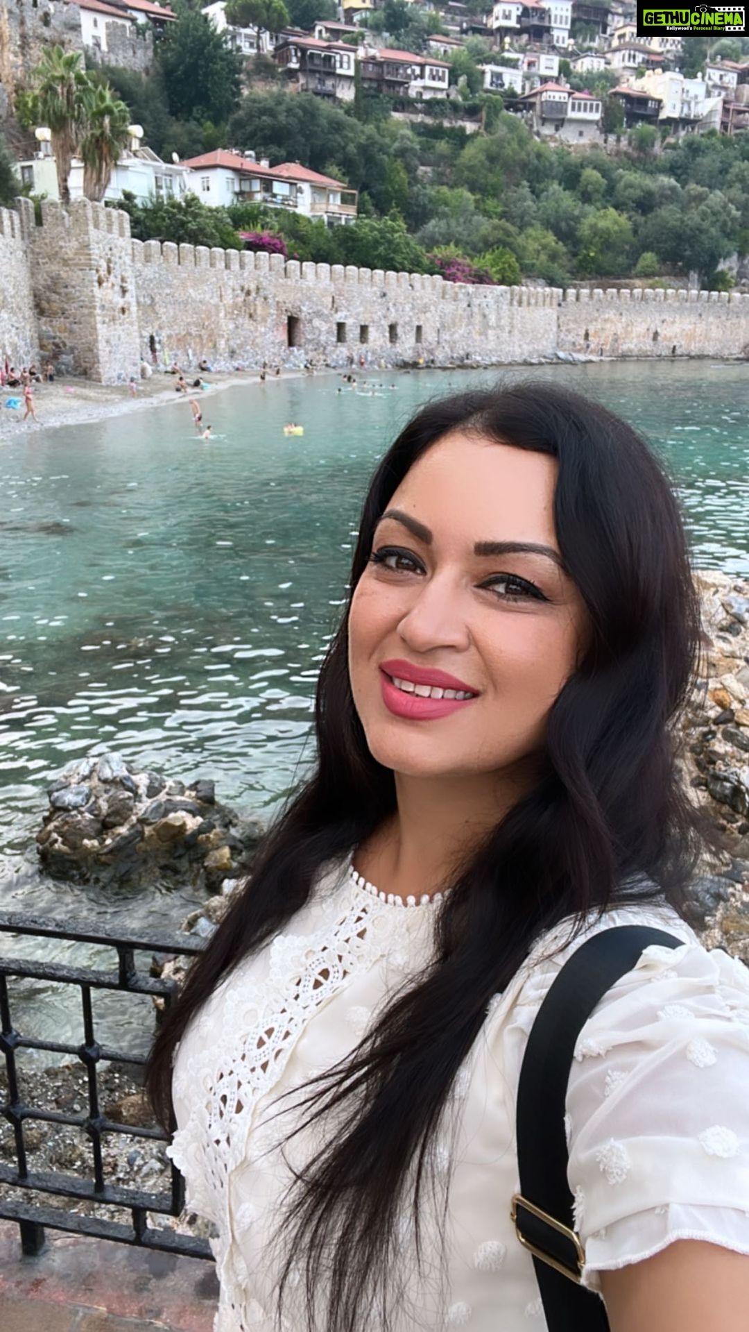 Maryam Zakaria Instagram - Ending 2022 with the best view 😍🌊 . . #bestview #2022 #reelitfeelit #turkey #alanya #explore