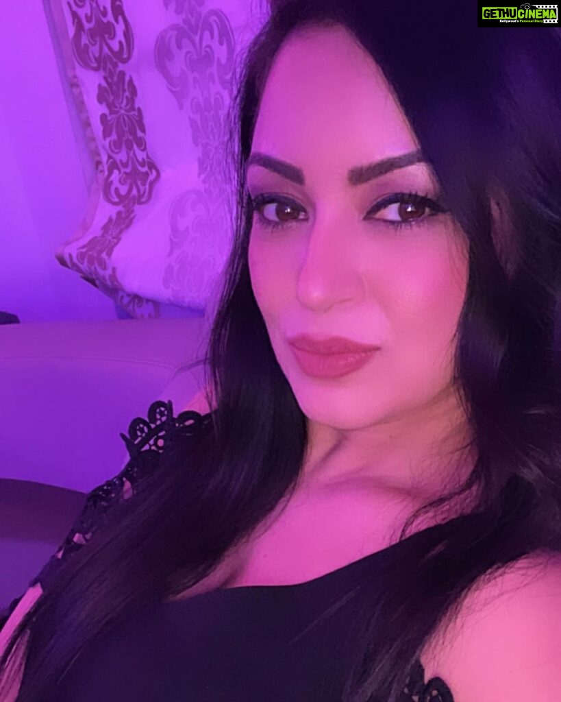 Maryam Zakaria Instagram - How are you all?