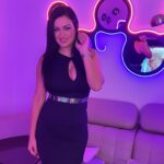 Maryam Zakaria Instagram - Back to size small 😀💪 . . #fitbody #blackdress #fashionista #maryamzakaria #reelswithmz #glam #weightloss #besharam
