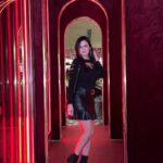 Maryam Zakaria Instagram - ❤️🔥#aboutlastnight #blackoutfit #style #fashionista