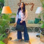 Maryam Zakaria Instagram - Friday vibes ❤️ . . #outfitoftheday #fridayvibes #stylish #fashionista #pose