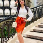 Maryam Zakaria Instagram – Rate this outfit 🤍🧡✨

#ootd #womenfashion #fashionista #reelitfeelit #trendingreels