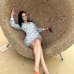 Maryam Zakaria Instagram - No photoshop required 💙🔥 . . #photoshoot #travelphotography #crusise #crusing #ootd #womenfashion #hermes Cordelia Cruises