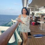 Maryam Zakaria Instagram - No photoshop required 💙🔥 . . #photoshoot #travelphotography #crusise #crusing #ootd #womenfashion #hermes Cordelia Cruises