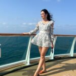 Maryam Zakaria Instagram - No photoshop required 💙🔥 . . #photoshoot #travelphotography #crusise #crusing #ootd #womenfashion #hermes Cordelia Cruises