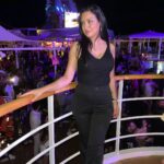 Maryam Zakaria Instagram - Black outfit is my favourite 🖤 . . #ootd #womenfashion #blackoutfit Cordelia Cruises