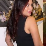 Maryam Zakaria Instagram - I’ve Got a Feelin’😉 . . #ivegotafeeling #blackoutfit #reelsinstagram Foo