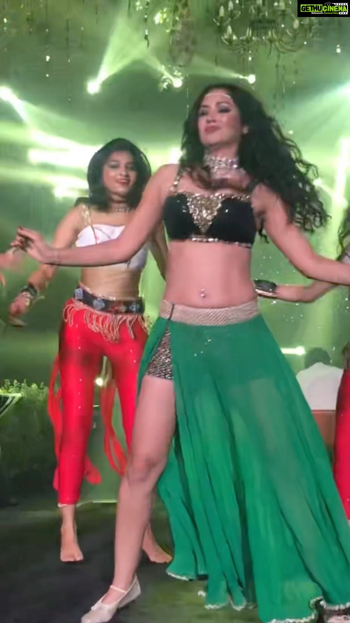 Maryam Zakaria Instagram - Looking forward to perform tonight at @2bhkdinerkeyclub in Pune 🔥💃 Managed by @base52.entertainment #performance #dance #reelitfeelit