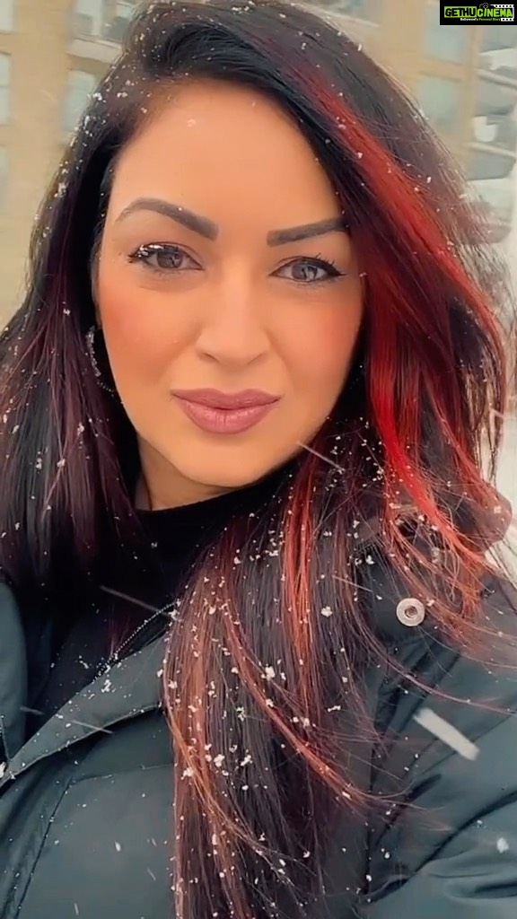 Maryam Zakaria Instagram - Wow snow in April 🥶❄️ 📍Stockholm 🇸🇪 . . . #snowinapril #reelsinstagram #sweden Stockholm, Sweden