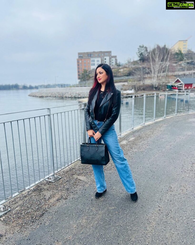 Maryam Zakaria Instagram - Hello Monday ❤️ Stockholm, Sweden