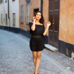 Maryam Zakaria Instagram - Hello Monday ❤️ . . #gamlastan #stockholm #photoshoot