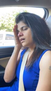 Maya Sundarakrishnan Instagram - If only all problems in life had a quick solution like Vicks 2-in-1 Inhaler

@vicks_india #BlockedNose #Headache #VICKS #Vicks2in1RollOnInhaler #collab
Disclaimer: Always read the
label. Use as directed. ‘If symptoms persist, Visit your doctor’