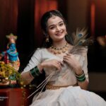 Meenakshi Anoop Instagram - ഏവർക്കും വിഷു ആശംസകൾ 🌼 📸 @akhilskiran 💄 @parvathyrajsmakeupstudio #vishu #festival #makeupartist #photographer #mollywood #picoftheday #kerala