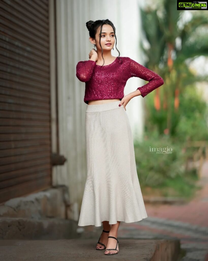 Meenakshi Anoop Instagram - 🕊 Stylist and designer : @doms.2010 Costume: @western_lady_ jewellery: @anokhi_priyakishore Photography: @imagiophotography_official