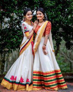 Meenakshi Anoop Instagram - Onam❣

Stylist and designer : @doms.2010 
Costume: @annmaria_boutique 
Jewellery: @anokhi_priyakishore Photography:@ __purplemedia__