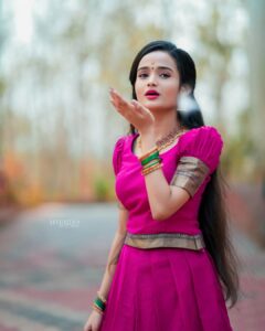 Meenakshi Anoop Instagram - Glimpse of love 🤍

Stylist and designer : @doms.2010 
Costume: @pranatistyles
jewellery: @anokhi_priyakishore
Photography: @imagiophotography_official
 Hair: @rathybaiju_mua