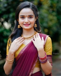 Meenakshi Anoop Instagram - Classic🤎

Stylist and designer : @doms.2010 
Costume: @pranatistyles
 Hair: @rathybaiju_mua
jewellery: @anokhi_priyakishore
Photography: @imagiophotography_official
