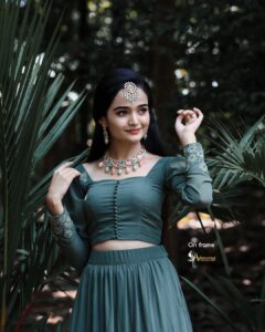 Meenakshi Anoop Instagram - Glam up 🤎

💄@aiswarya_makeovers 
💍 @golden_cup_fashion_jewellery 
🏞@mayaheritagekottayam 
📸@hridayam_captured_moments 
👗@akxa__anna__saji