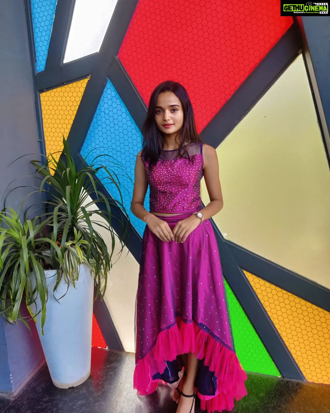 Meenakshi Anoop Instagram - Wind be like 🤍 👗@_trendbythreads_