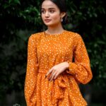Meenakshi Anoop Instagram - Contrasting 🎬 Stylist and designer : @doms.2010 Costume: @Snoqueen_shopping jewellery @anokhi_priyakishore Photography: @_aruncv_
