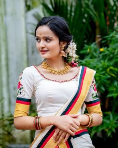 Meenakshi Anoop Instagram - Love the way 🦄

Stylist and designer : @doms.2010 
Costume: @annmaria_boutique 
Jewellery: @anokhi_priyakishore Photography: @__purplemedia__
